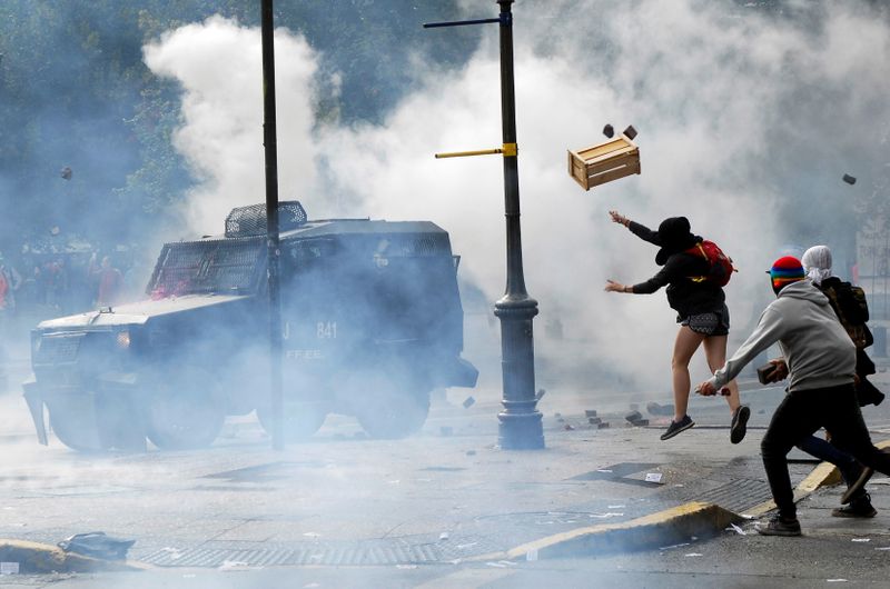 Cerca de 300 detenidos tras el resurgimiento de las protestas en Chile