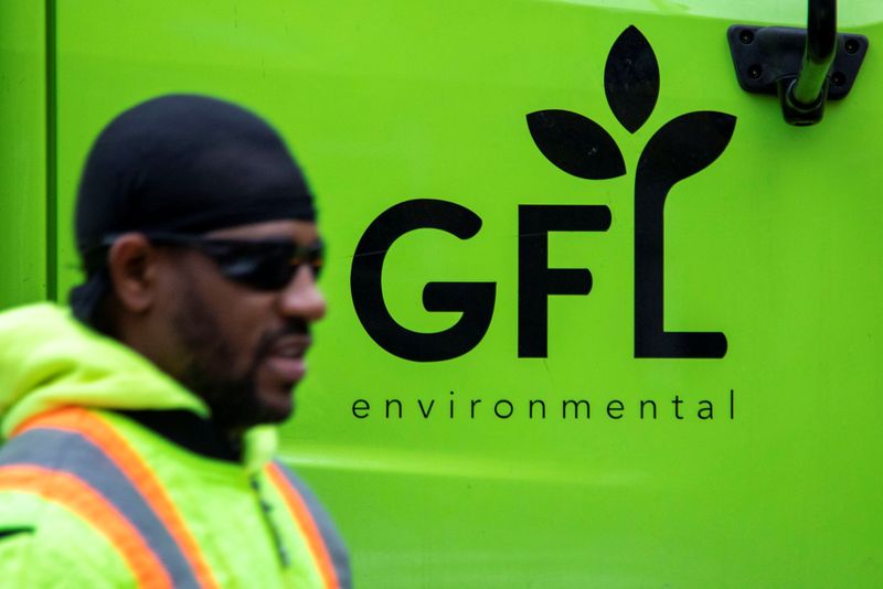 © Reuters. A truck from Canadian waste management company GFL Environmental Inc makes its rounds in Toronto