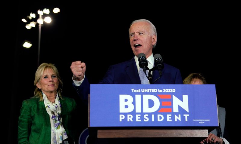 El triunfo de Biden en el Supermartes convierte la carrera demócrata en un pulso con Sanders