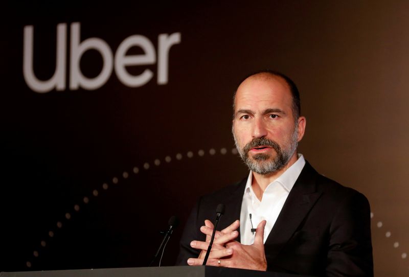 © Reuters. FILE PHOTO: Uber CEO Dara Khosrowshahi speaks to the media at an event in New Delhi