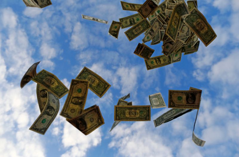 Aumento de apostas em corte de juros faz dólar disparar a R$4,58; moeda salta 14,2% em 2020