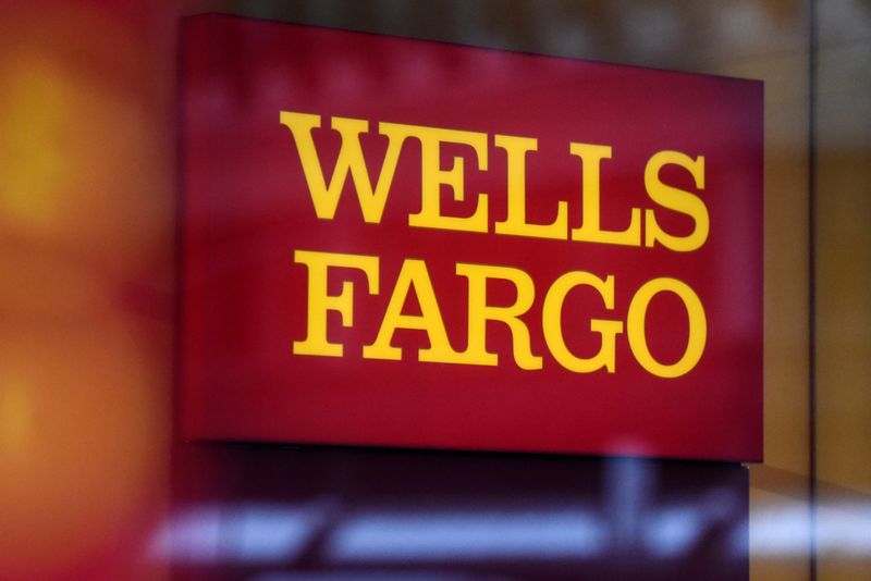 © Reuters. FILE PHOTO: A Wells Fargo logo is seen in New York City