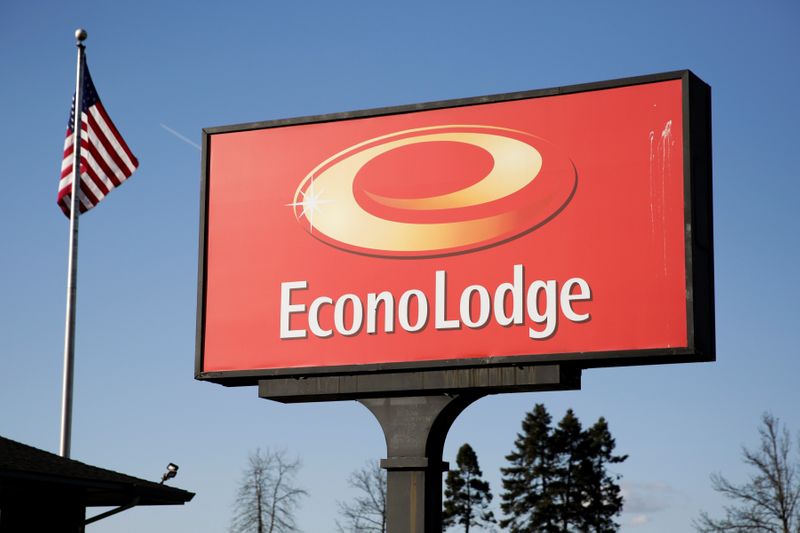 © Reuters. An Econo Lodge sign is pictured after King County announced it is buying the 85-bed motel to house patients in recovery and isolation for the coronavirus outbreak in Kent