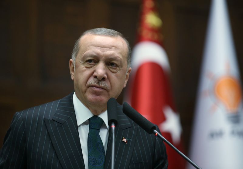 © Reuters. Turkish President Erdogan addresses members of his AK Party in Ankara