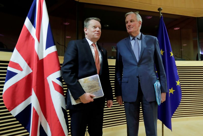 © Reuters. FILE PHOTO: European Union chief Brexit negotiator Michel Barnier and British Prime Minister's Europe adviser David Frost 5 are seen at start of the first round of post -Brexit trade deal talks