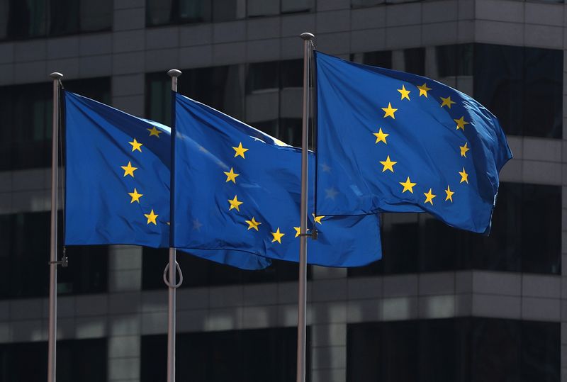 © Reuters. FILE PHOTO: European Union flags fly outside the European Commission headquarters in Brussels