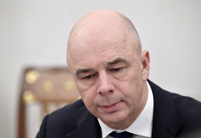 © Reuters. Russian Finance Minister Anton Siluanov attends a meeting with members of the government in Moscow