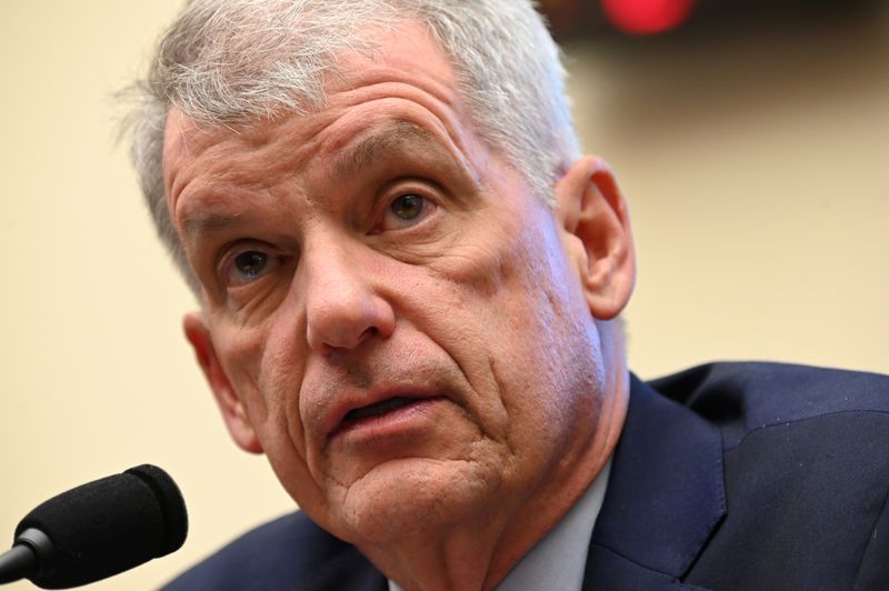 © Reuters. Wells Fargo CEO Sloan testifies before a House Financial Services Committee hearing