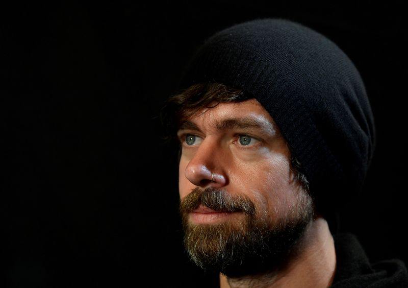© Reuters. FILE PHOTO: Jack Dorsey, co-founder of Twitter and fin-tech firm Square, sits for a portrait during an interview with Reuters in London