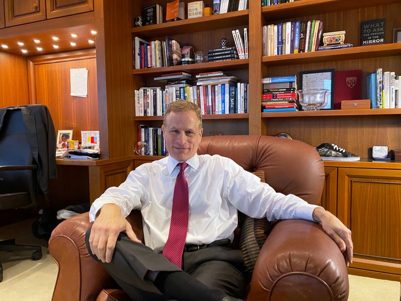 &copy; Reuters. FILE PHOTO: Dallas Federal Reserve Bank President Robert Kaplan speaks during an interview in his office at the bank's headquarters in Dallas