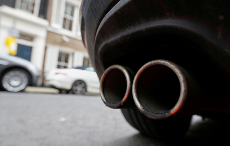 © Reuters. FILE PHOTO: Exhaust pipes of a car are pictured in London