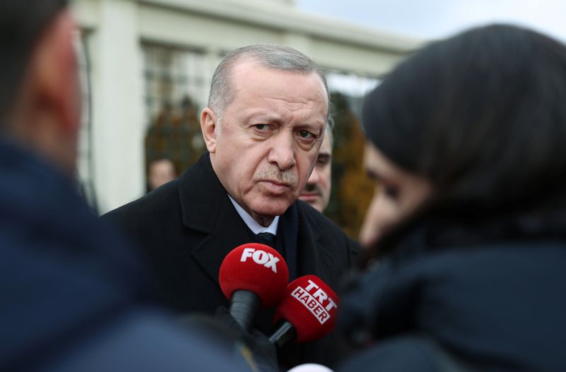© Reuters. أردوغان يبلغ ميركل بأن اتفاق المهاجرين بين تركيا والاتحاد الأوروبي غير ناجع