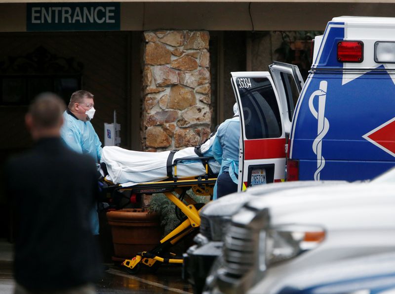 © Reuters. Medics load a person into an ambulance at the Life Care Center of Kirkland