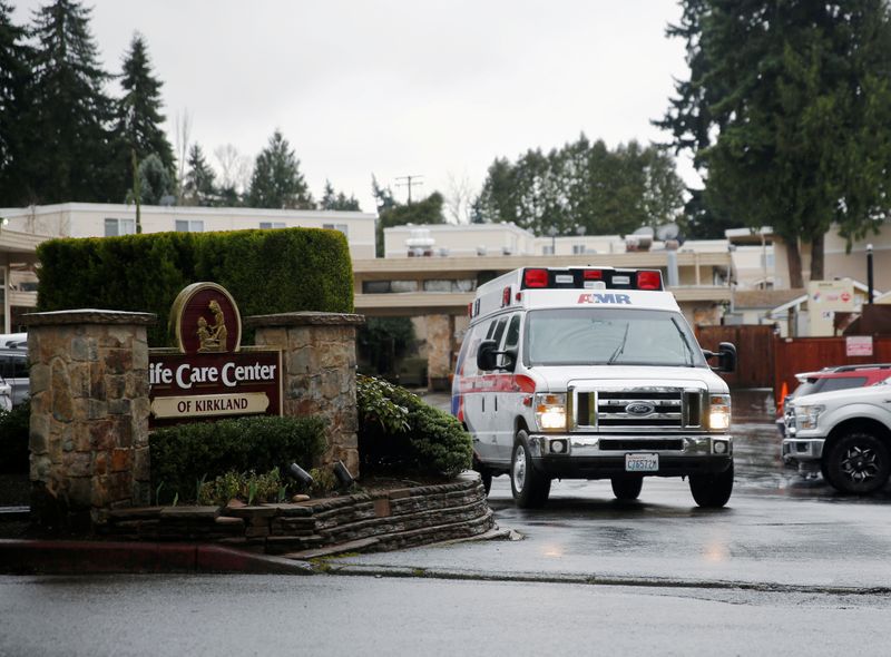 © Reuters. FILE PHOTO: An ambulance drives away with a resident at the Life Care Center of Kirkland