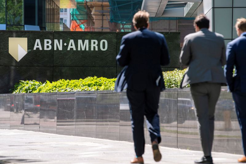 © Reuters. Logo do ABN Amro na sede da empresa em Amsterdã, Holanda