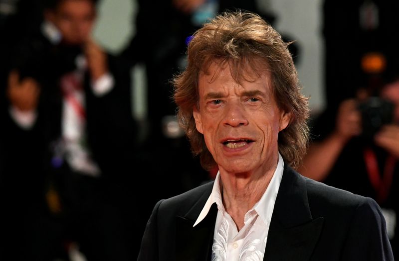 Mick Jagger descubre que puede obtener satisfacción... en la actuación