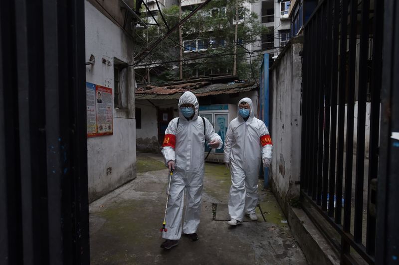 China informa que casi todas las nuevas infecciones fuera de Wuhan se originaron en el extranjero