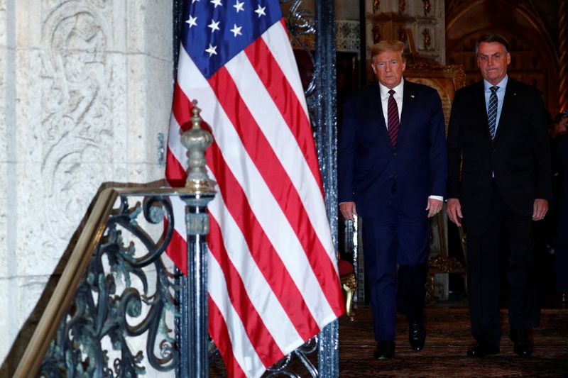 © Reuters. U.S. President Donald Trump participates in a working dinner with Brazilian President Jair Bolsonaro at the Mar-a-Lago resort in Palm Beach, Florida