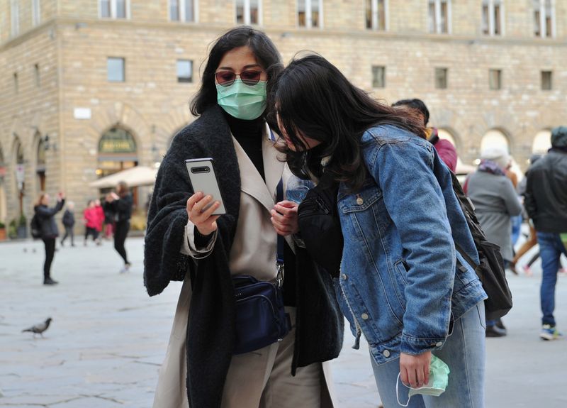 Una Italia alarmada aísla el norte del país para contener el coronavirus