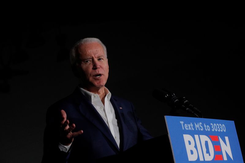 © Reuters. Democratic U.S. presidential candidate and former Vice President Joe Biden speaks during a campaign stop at Tougaloo College in Tougaloo, Mississippi