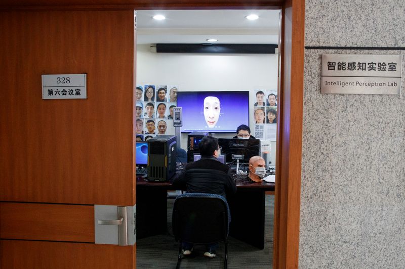 © Reuters. Software engineers work on a facial recognition program that identifies people when they wear a face mask at the development lab of the Chinese electronics manufacturer Hanwang (Hanvon) Technology in Beijing