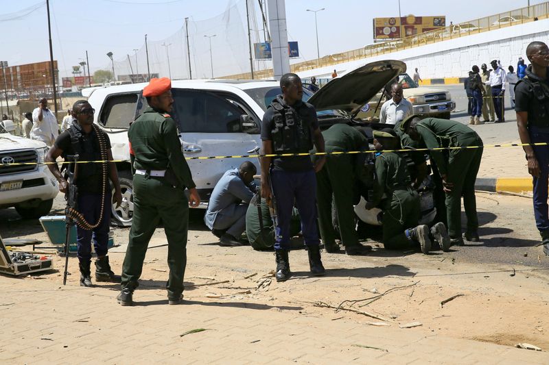 © Reuters. وزير الإعلام السوداني: سيتم التعامل بحسم مع كل المحاولات الإرهابية