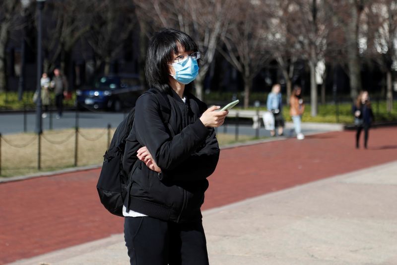 © Reuters. A woman wears a face mask at Columbia University in New York City, where classes on Monday and Tuesday were suspended because someone on the campus was under quarantine from exposure to the coronavirus