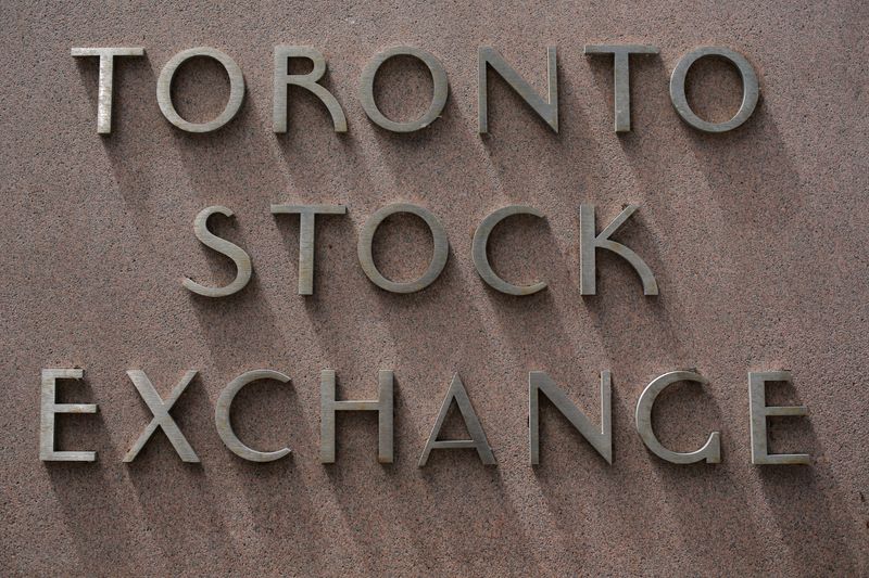 Investors dump Canadian stocks, bet on more rate cuts as oil slumps