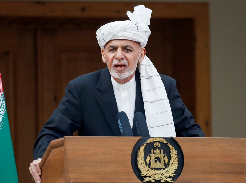 © Reuters. Afghanistan's President Ashraf Ghani speaks during his inauguration as president, in Kabul