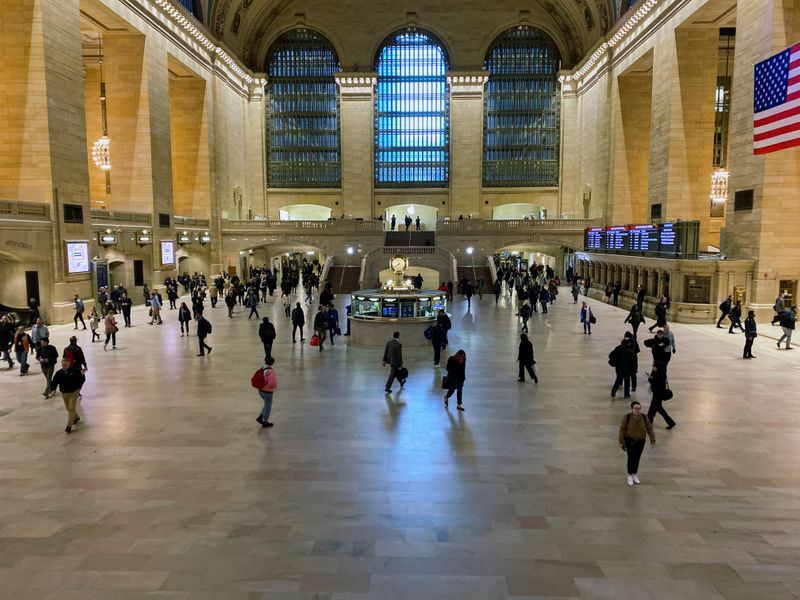 © Reuters. FILE PHOTO: General view of Grand Central Terminal in New York