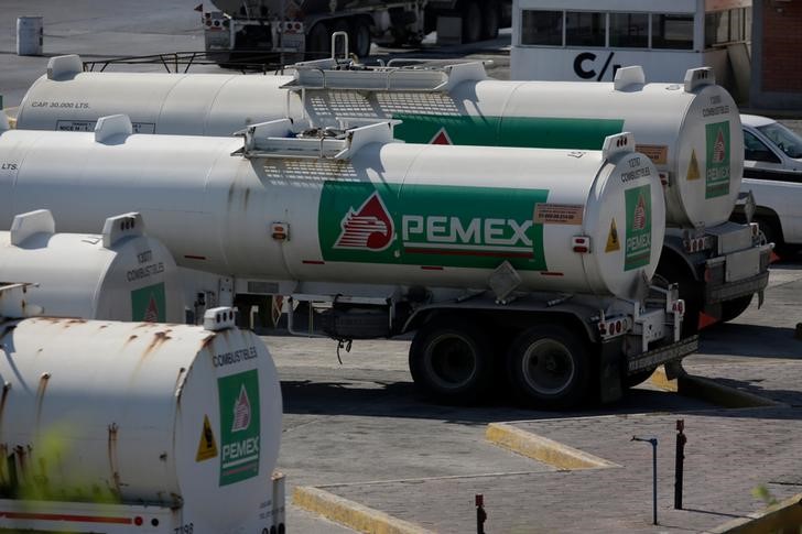Oil price plunge ramps up pressure on Pemex; hedge programs in focus