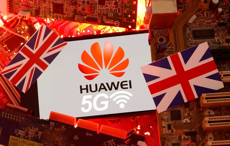 © Reuters. FILE PHOTO: The British flag and a smartphone with a Huawei and 5G network logo are seen on a PC motherboard in this illustration