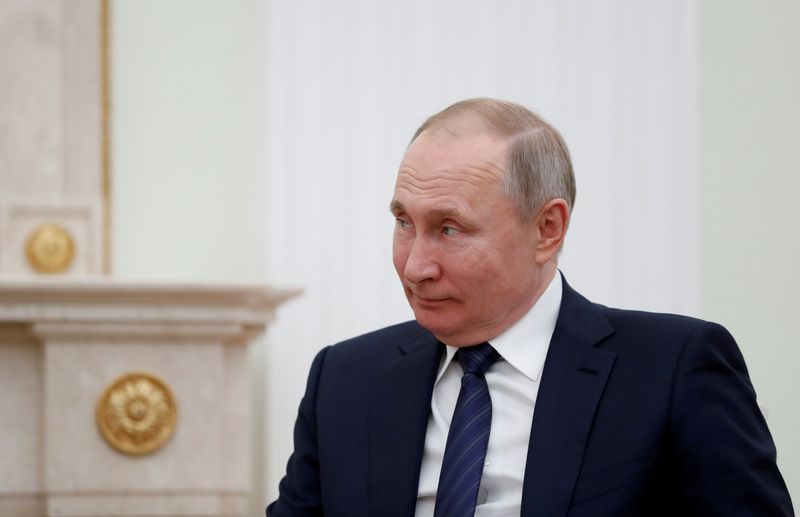© Reuters. وكالة: الحزب الحاكم في روسيا يؤيد السماح لبوتين بخوض انتخابات الرئاسة
