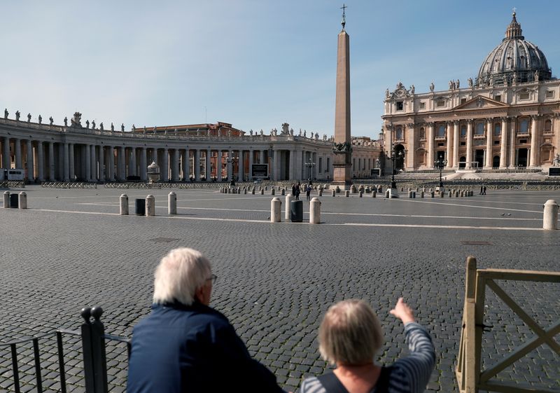 Vaticano chiude piazza San Pietro e Basilica a turisti per coronavirus