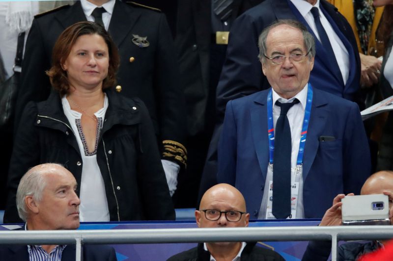© Reuters. إقامة مباريات الدرجتين الأولى والثانية في فرنسا بدون مشجعين حتى 15 ابريل