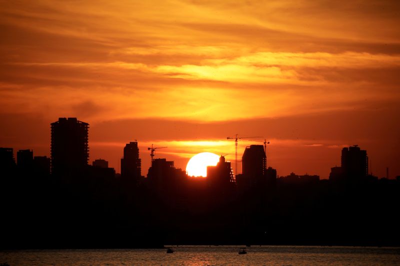 © Reuters. FILE PHOTO: The skyline of Beirut is seen during sunset from Antelias
