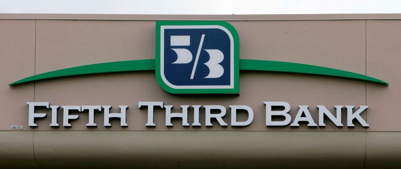 U.S. lawmaker cites conflicts in Fifth Third phony accounts probe