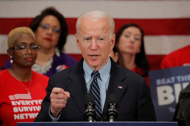 © Reuters. Democratic U.S. presidential candidate and former Vice President Joe Biden speaks during a campaign stop on gun violence in Columbus, Ohio