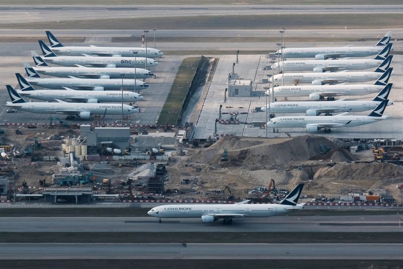 © Reuters. FILE PHOTO: Cathay Pacific aircraft are seen parked on the tarmac at the airport, following the outbreak of the new coronavirus, in Hong Kong