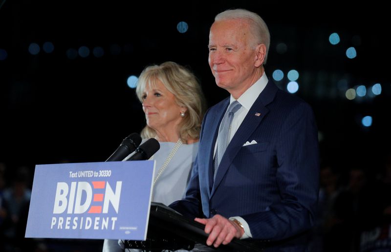 © Reuters. Democratic U.S. presidential candidate and former Vice President Joe Biden speaks with his wife Jill at his side during a primary night speech in Philadelphia