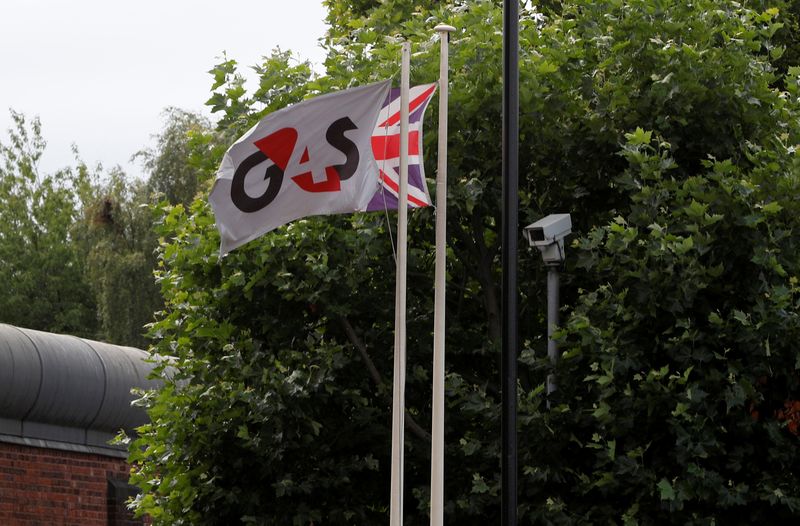© Reuters. Flags fly outside HMP Birmingham after the British government took over its running from G4S, in Birmingham
