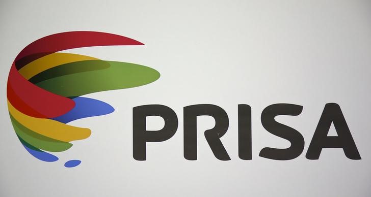 © Reuters. FOTO DE ARCHIVO: El logotipo de Prisa se puede ver en un cartel durante su reunión de accionistas en Madrid