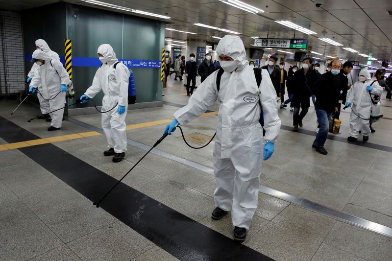 © Reuters. 韓国、新型コロナ感染拡大ペース再び鈍化　クラスターに焦点