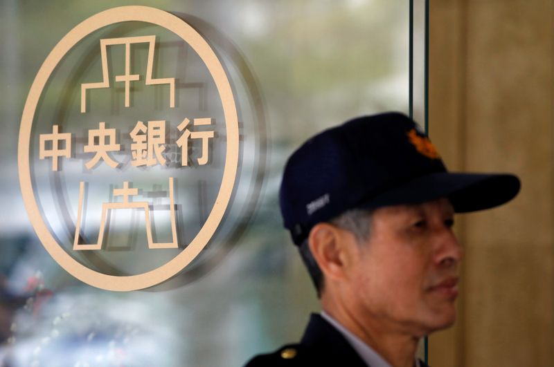 © Reuters. 新型コロナ、上期いっぱいは台湾経済に影響の見通し＝中銀総裁