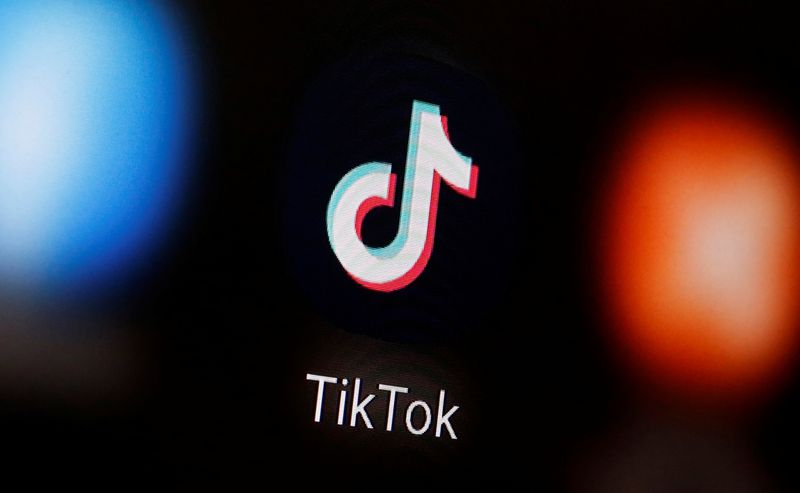 © Reuters. A TikTok logo is displayed on a smartphone in this illustration