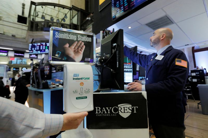 NYSE president says no plan to close trading floor now