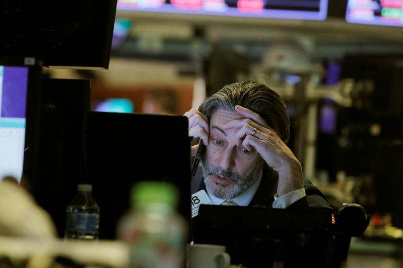 © Reuters. A trader talks on the phone while working on the floor of the New York Stock Exchange (NYSE) in New York