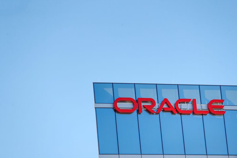 © Reuters. Oracle CEO Mark Hurd dies at 62
