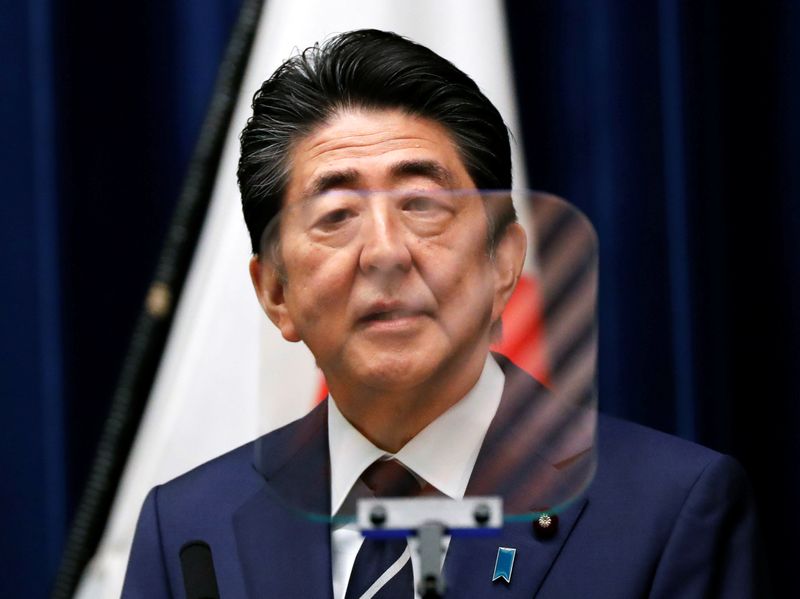 © Reuters. Japan's Prime Minister Shinzo Abe attends a news conference on coronavirus at his official residence in Tokyo