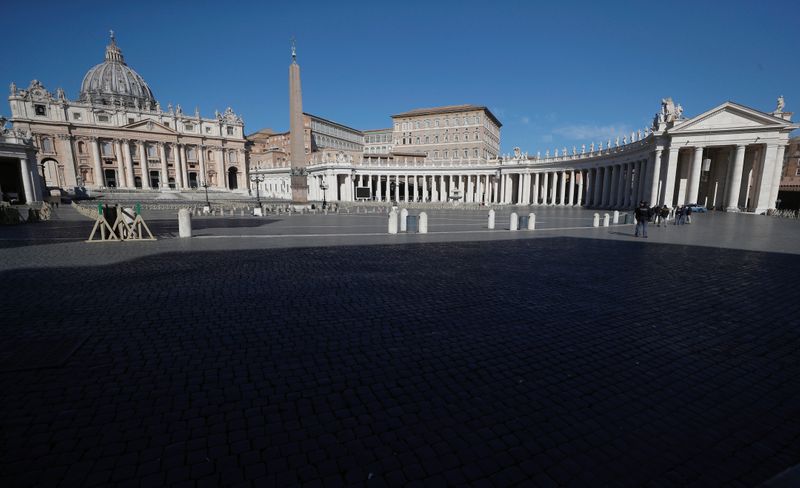 Las iglesias católicas de Roma deberán cerrar por coronavirus, en medida sin precedentes en era moderna